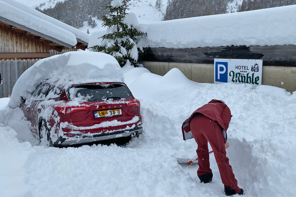 auto uitgraven winterport